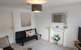 Stamford Redcot Gardens Stylish 2 Bed Family Town House With Parking